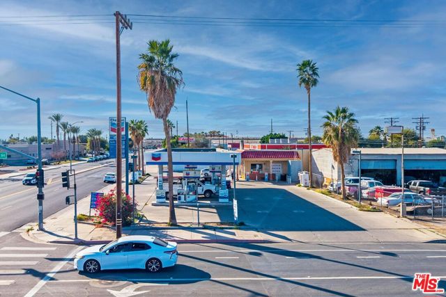 Image 2 of 18 For 977 Main Street