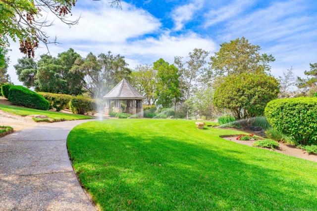 1964 Tracy Ct, Fallbrook CA: https://media.crmls.org/mediaz/7ec6cc57-d87e-4757-8ddc-699c782c7a26.jpg