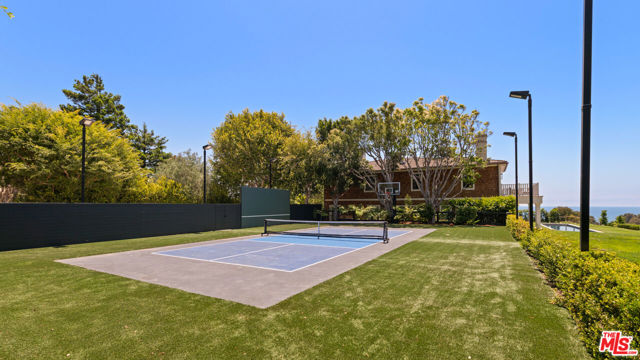 525 Spoleto Drive, Pacific Palisades CA: https://media.crmls.org/mediaz/7ec6cf72-3bc1-4473-985c-09161b88edbc.jpg