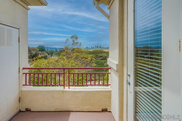 12376 Carmel Country Rd, San Diego CA: https://media.crmls.org/mediaz/7ec73acc-a47c-455f-9cfa-593321dbd696.jpg