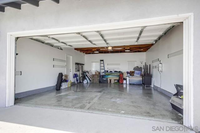 7832 Cinnabar Dr, La Mesa CA: https://media.crmls.org/mediaz/7ec74aaa-c3d7-45f2-b581-cf9ddf0cfe2a.jpg