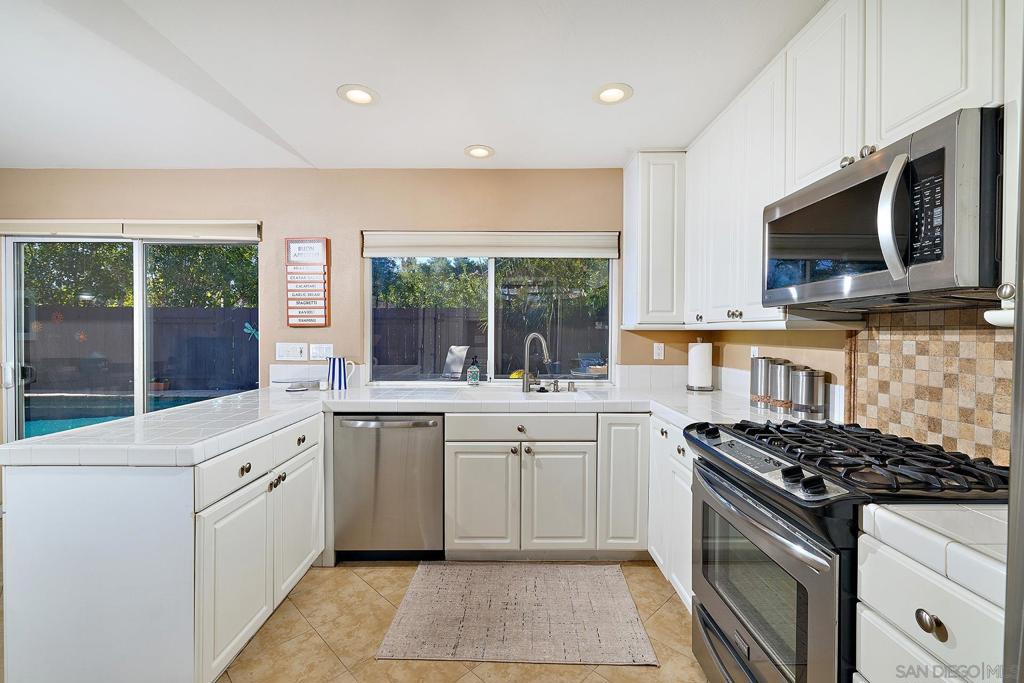 MLS #250043043SD image #12