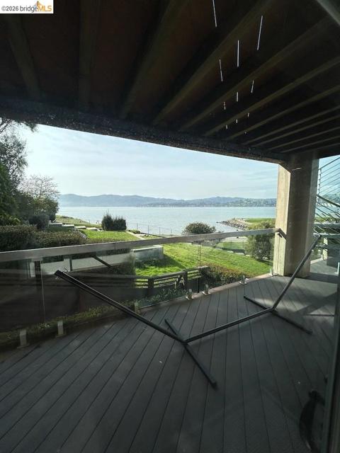 20 Bayshore TER, Tiburon CA: https://media.crmls.org/mediaz/7ec78c10-d9c7-42bd-b63a-33dc3c9bb00a.jpg