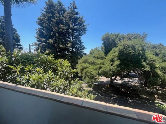 15500 W Sunset Boulevard, Pacific Palisades CA: https://media.crmls.org/mediaz/7ec79aa5-1a0c-402e-92c8-dfe7b54a5738.jpg