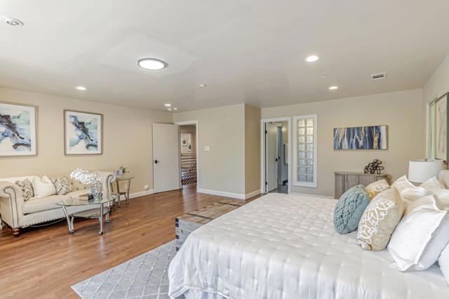 3119 Oak Knoll Drive, Redwood City CA: https://media.crmls.org/mediaz/7ec7d52f-56ee-4d48-ba46-7d76fa7add44.jpg
