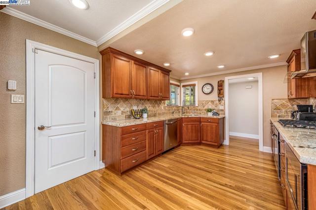 1429 Columbus Ave, Livermore CA: https://media.crmls.org/mediaz/7ec89eca-49be-435b-80f2-a929838480de.jpg
