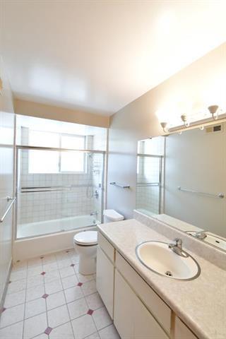 2756 Comstock Circle, Belmont CA: https://media.crmls.org/mediaz/7ec8b95f-747a-4f4f-ada5-ff1962171ba5.jpg