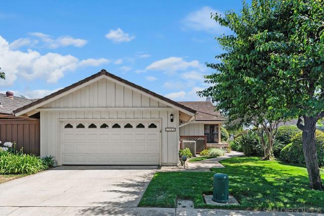 1541 Vaquero Gln, Escondido CA: https://media.crmls.org/mediaz/7ec8f4d3-35ef-4a31-8100-ec18277247a0.jpg