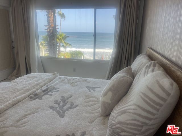 26668 Seagull Way, Malibu CA: https://media.crmls.org/mediaz/7ec8f5f0-3ee3-4a50-8542-fe37cc3ec944.jpg