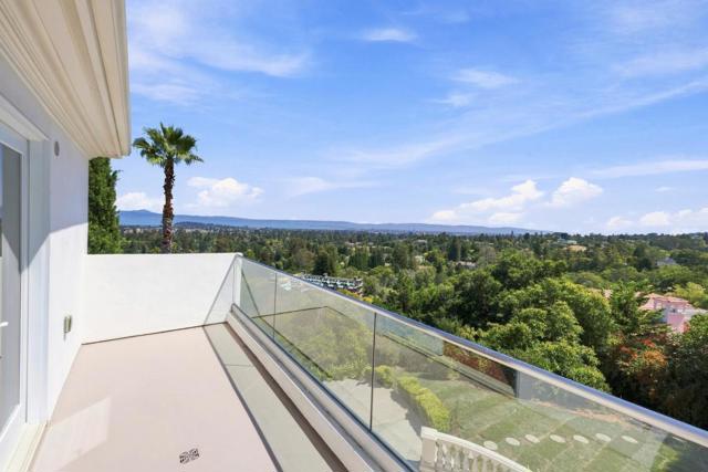 150 New Place Road, Hillsborough CA: https://media.crmls.org/mediaz/7ec93590-4507-47e2-a728-c46c62515f5e.jpg