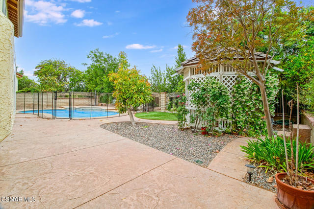 2111 Peak Place, Thousand Oaks CA: https://media.crmls.org/mediaz/7ec94559-13c6-4b0e-8357-af448e74c050.jpg