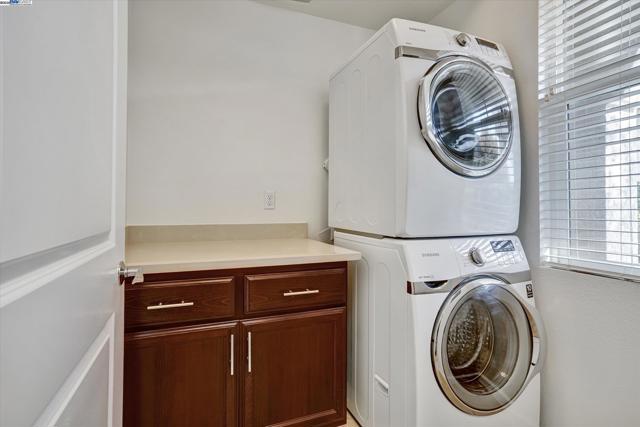 2890 Kew Ave, Livermore CA: https://media.crmls.org/mediaz/7ec9a291-2a5b-4eac-8287-aa14ec9fdcda.jpg