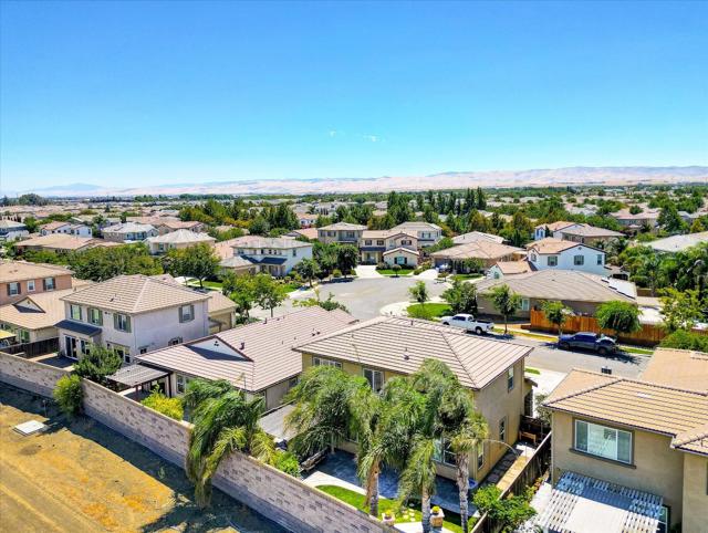 325 W Alcala Avenue, Mountain House CA: https://media.crmls.org/mediaz/7ec9be6c-0159-446d-a87c-e6d3e1e595c7.jpg