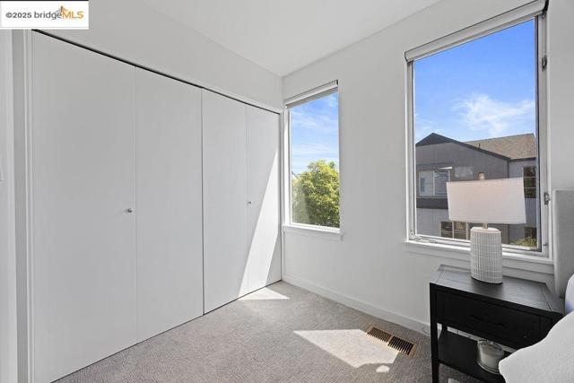 3927 Cerrito Ave, Oakland CA: https://media.crmls.org/mediaz/7ec9e7f0-77e5-4fbf-b1e3-e0bcbb493c3b.jpg