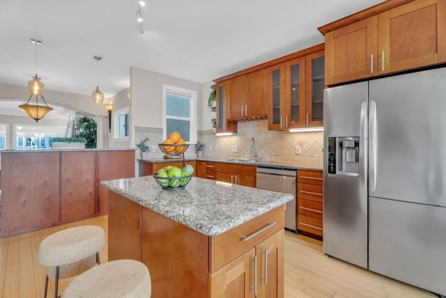 1851 21st Avenue, San Francisco CA: https://media.crmls.org/mediaz/7ec9ebf5-acf0-4190-925d-57c12e306190.jpg