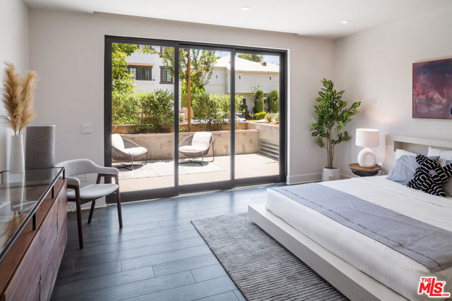 411 S Hamel Road, Los Angeles CA: https://media.crmls.org/mediaz/7eca2e76-c32f-4408-970c-d12d673c5ef2.jpg