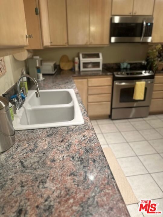 4628 Maytime Lane, Culver City CA: https://media.crmls.org/mediaz/7eca7dd5-38bc-41f4-96e2-6a7c1fcbcf61.jpg