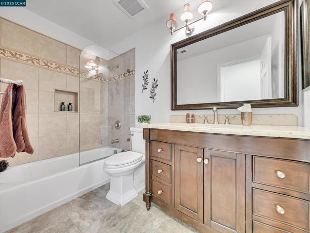 705 Bridge Creek Dr, San Ramon CA: https://media.crmls.org/mediaz/7eca85b3-3067-4979-95be-4b2a2ae5a0f9.jpg