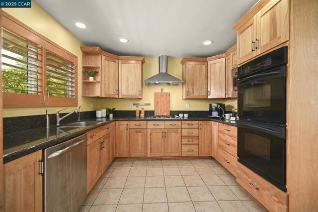 2 Kulani Ln, Pleasant Hill CA: https://media.crmls.org/mediaz/7ecaa637-0c7d-4057-ba43-40e91701ec6f.jpg