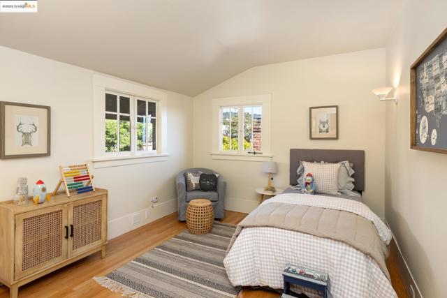 636 Vincente Ave, Berkeley CA: https://media.crmls.org/mediaz/7ecacc49-5043-4d37-9b1e-fc8345207adb.jpg
