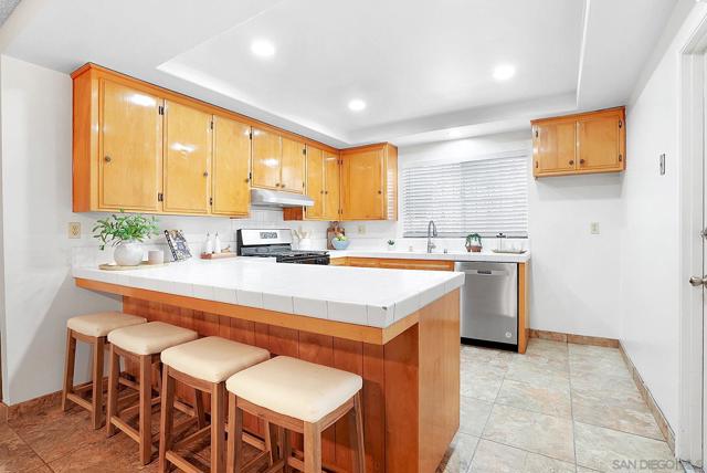 945 Nacion Avenue, Chula Vista CA: https://media.crmls.org/mediaz/7ecafc19-47b5-485e-90eb-8f63120bd1e5.jpg