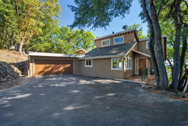20243 Beatty Ridge Road, Los Gatos CA: https://media.crmls.org/mediaz/7ecb1cab-c411-4d41-98b6-8235dfa9df73.jpg