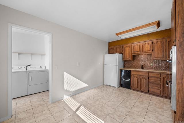 Image 6 of 37 For 5426 Dwight St