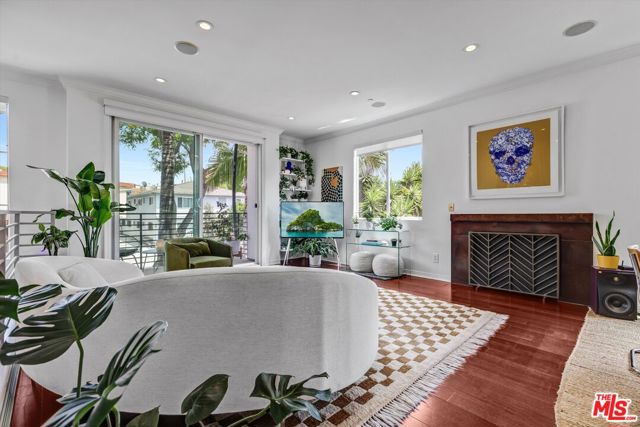 1153 N Formosa Avenue, Los Angeles CA: https://media.crmls.org/mediaz/7ecb9453-d795-461a-a830-1396a3c12fbb.jpg