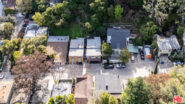 8328 Kirkwood Drive, Los Angeles CA: https://media.crmls.org/mediaz/7ecbf583-10ea-46bf-8573-e9705a41a695.jpg