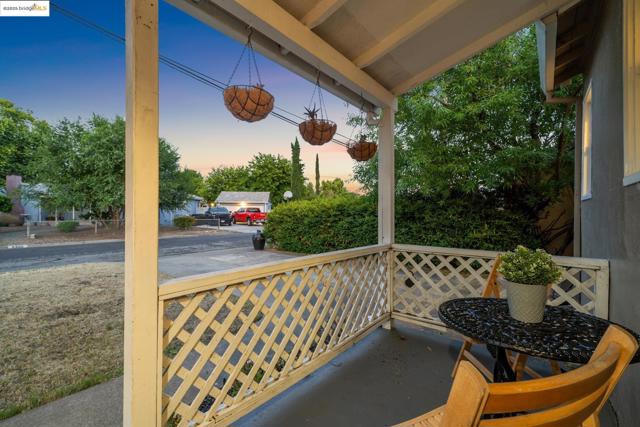 2670 Crescent Dr, Concord CA: https://media.crmls.org/mediaz/7ecc26e0-9b59-4acb-86c2-914254fa3ab5.jpg