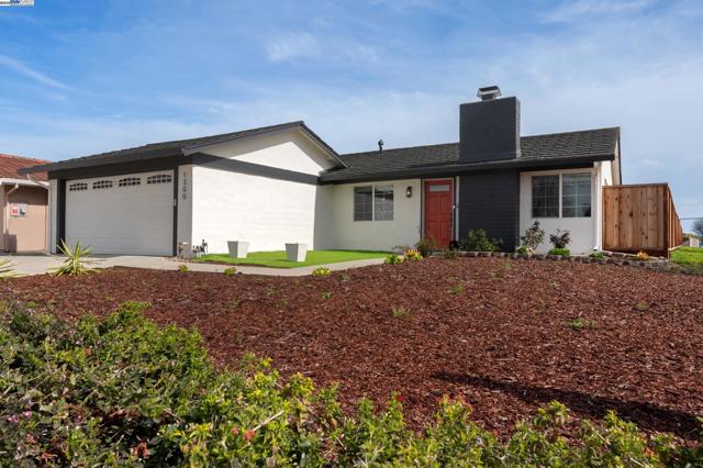 1300 Cirolero St, Milpitas CA: https://media.crmls.org/mediaz/7ecce3e4-afd8-4c58-baa0-fc28fe72f67a.jpg
