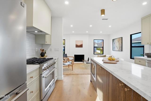 Detail Gallery Image 12 of 37 For 2801 Ceilhunt Ave, Los Angeles,  CA 90064 - 4 Beds | 2 Baths