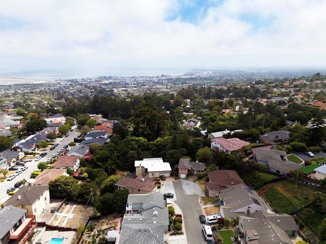 50 La Prenda, Millbrae CA: https://media.crmls.org/mediaz/7ecec821-fbc7-4260-be45-b9114ca3efd4.jpg