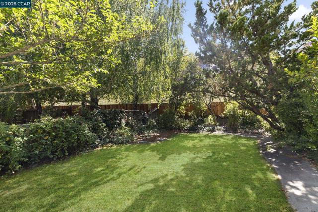 731 Lakemont Pl, San Ramon CA: https://media.crmls.org/mediaz/7eceda6b-c6e6-40fa-a363-8c61bdcc213c.jpg