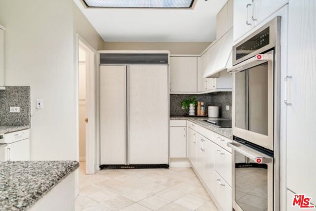 10724 Wilshire Boulevard, Los Angeles CA: https://media.crmls.org/mediaz/7ecf1dfd-b150-437c-b438-f3ac922b3bd1.jpg