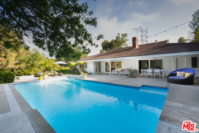 774 N KENTER Avenue, Los Angeles CA: https://media.crmls.org/mediaz/7ecf2613-3f8f-401e-acb6-30f6304dd605.jpg
