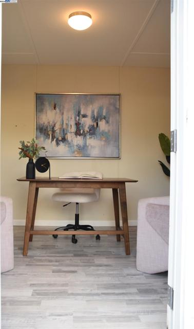 2412 8Th St, Berkeley CA: https://media.crmls.org/mediaz/7ecf3c42-54ed-4340-8cf0-7d91b163779b.jpg