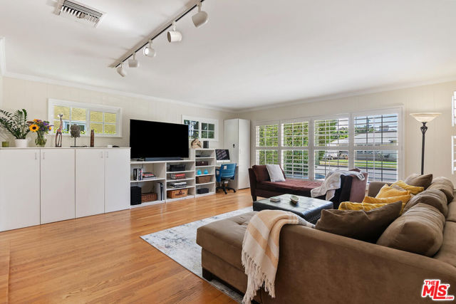 13155 Hartsook Street, Sherman Oaks CA: https://media.crmls.org/mediaz/7ecf408d-9df8-4fd9-a5b3-364fc07ed7b6.jpg