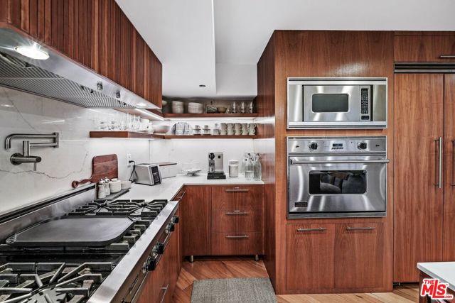 512 Brooks Avenue, Venice CA: https://media.crmls.org/mediaz/7ecf56f0-b259-47d6-938c-fa0cd56e10f3.jpg
