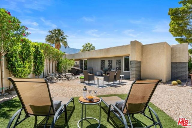 3072 Sunflower Circle, Palm Springs CA: https://media.crmls.org/mediaz/7ecfa93d-12bd-428b-81da-48e22b0232ab.jpg