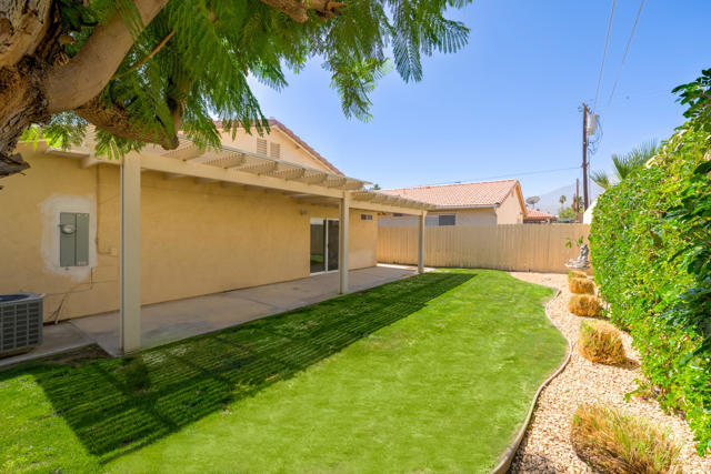 53215 Avenida Alvarado, La Quinta CA: https://media.crmls.org/mediaz/7ecfafe0-8915-492b-be28-c48ece064c2f.jpg