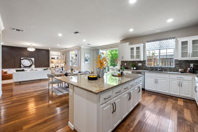 Image 14 of 62 For 32210 Regents Boulevard