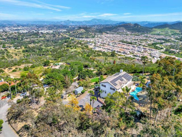 560 Seeforever Dr, San Marcos CA: https://media.crmls.org/mediaz/7ed0b1af-9267-4955-b24f-6324c383dd3a.jpg