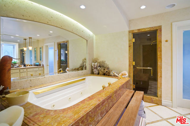 31740 Broad Beach Road, Malibu CA: https://media.crmls.org/mediaz/7ed0c99c-ee4f-4c0f-9034-37a9384cc619.jpg
