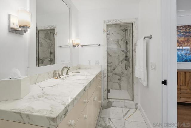 1820 Coast Blvd, Del Mar CA: https://media.crmls.org/mediaz/7ed10fd5-7a96-4971-9f1b-d00b6e34c5c7.jpg