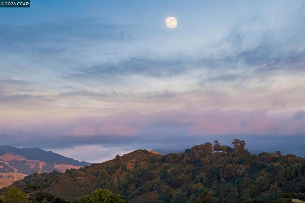https://media.crmls.org/mediaz/7ed143c6-db3c-47bd-97f0-ed010fb148f0.jpg?preset=X-Large