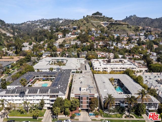 7949 Selma Avenue, Los Angeles CA: https://media.crmls.org/mediaz/7ed15c27-8c05-4b78-94c7-29197235fde0.jpg