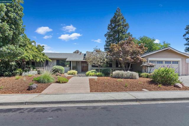 372 El Divisadero Ave, Walnut Creek CA: https://media.crmls.org/mediaz/7ed18e36-8d4b-4b52-9106-eb7a3bb2e36f.jpg