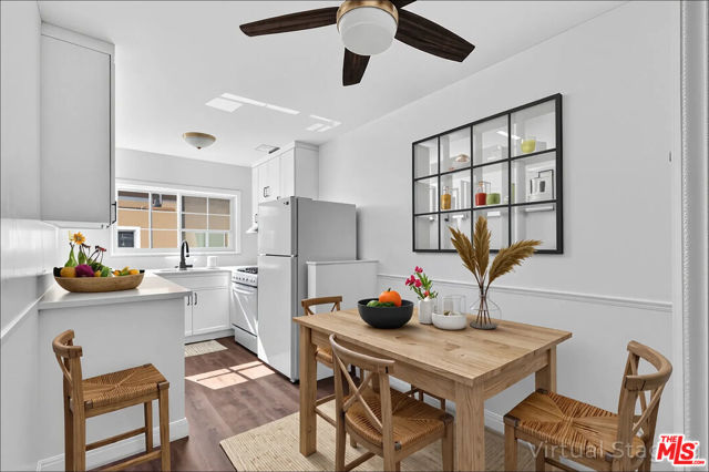 4777 San Vicente Boulevard, Los Angeles CA: https://media.crmls.org/mediaz/7ed29574-4ea7-483c-bf2c-352ae56e4073.jpg