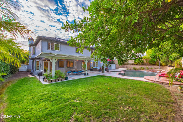 5816 Middle Crest Drive, Agoura Hills CA: https://media.crmls.org/mediaz/7ed2d799-143e-40da-9dd0-20ec79944000.jpg